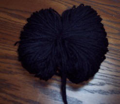 how to make a pompom tie yarn around the loops